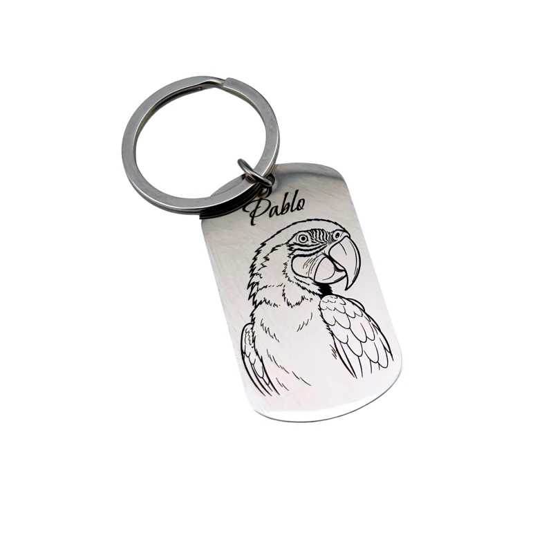 Personalizowany brelok z grawerem papugi i imieniem Pablo – packshot