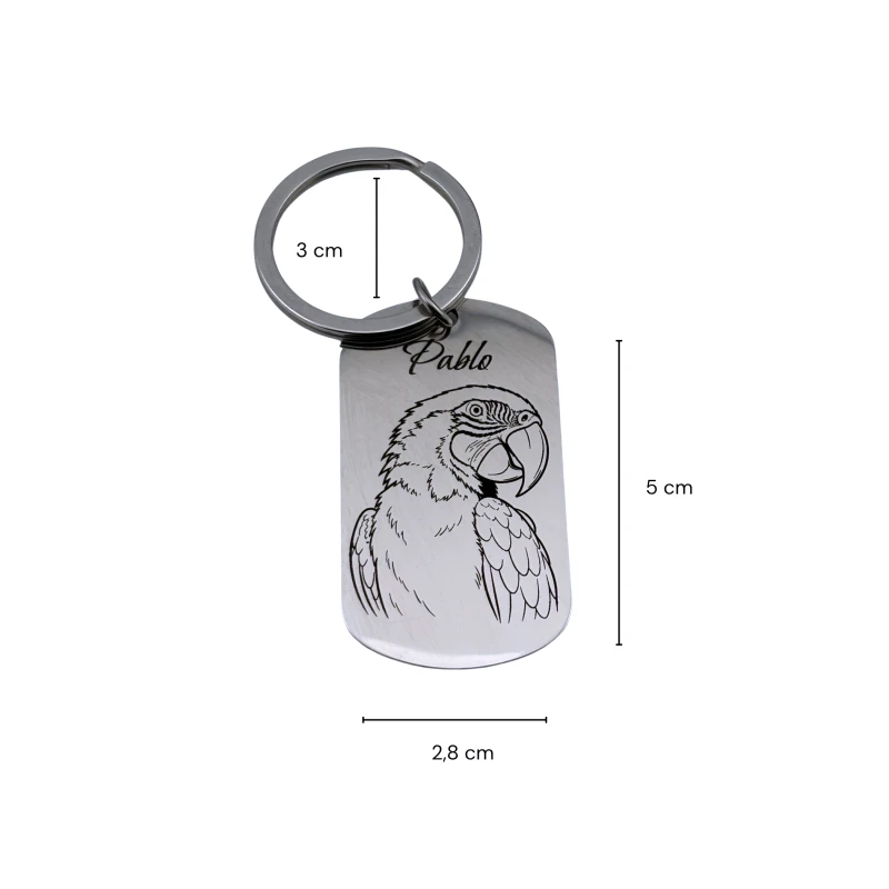 Wymiary personalizowanego breloka z grawerem papugi: 5 × 2,8 cm i kółko 3 cm